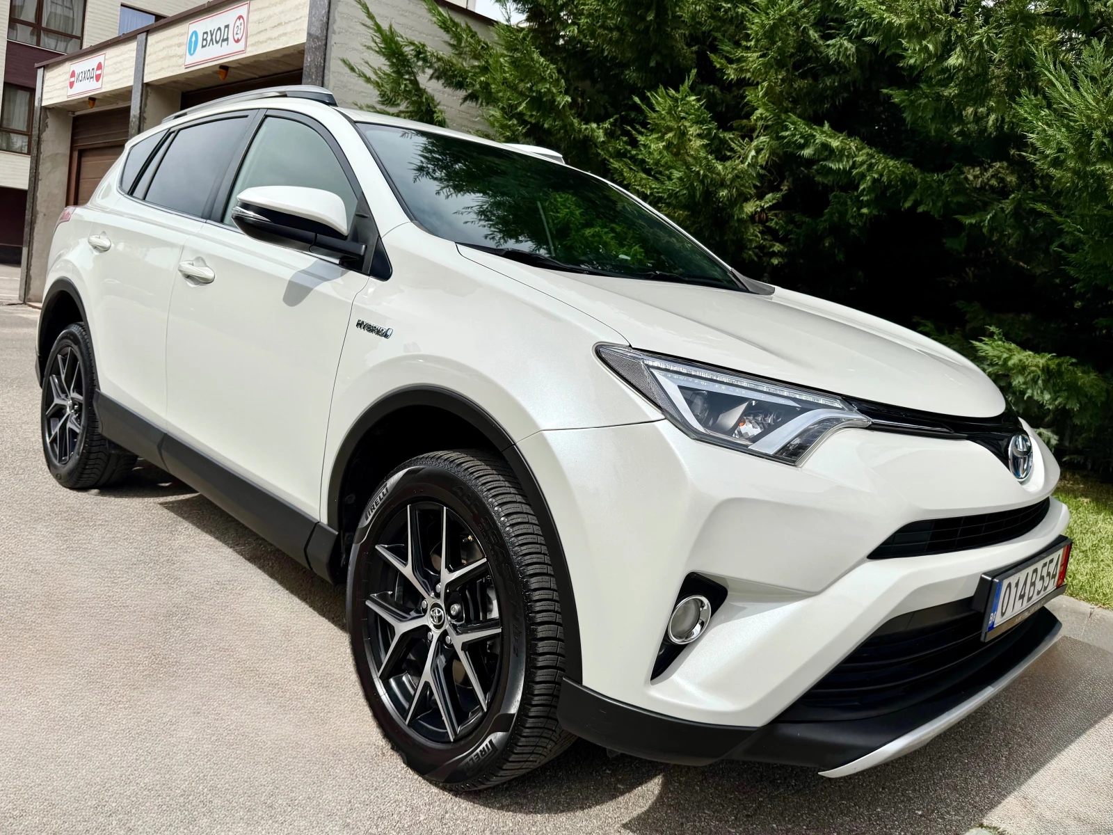 Toyota Rav4 2.5HYBRID KOJA KEYLESS-GO LED FULL-SERVICE - изображение 3