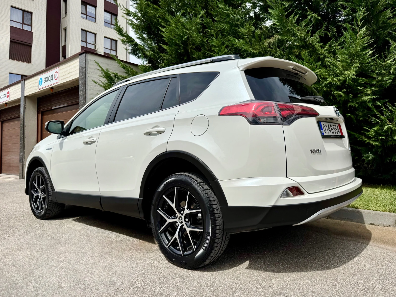 Toyota Rav4 2.5HYBRID KOJA KEYLESS-GO LED FULL-SERVICE - изображение 7
