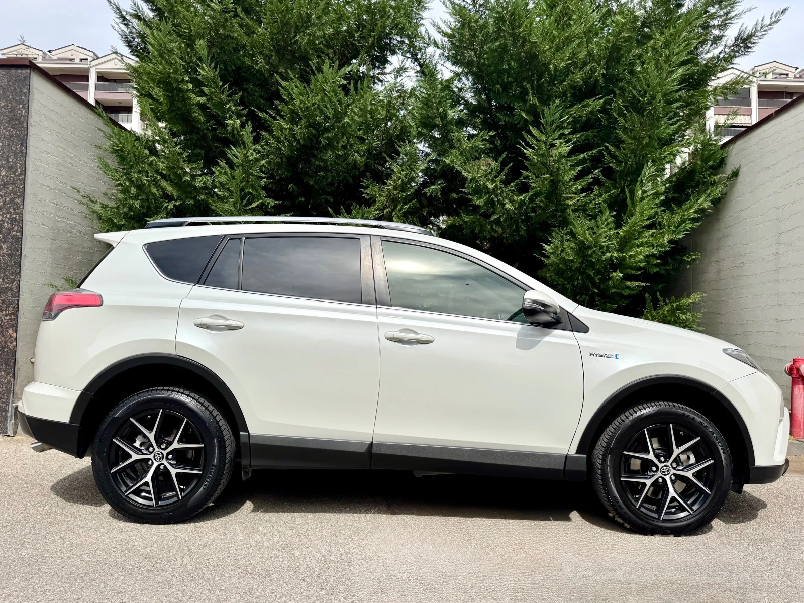 Toyota Rav4 2.5HYBRID KOJA KEYLESS-GO LED FULL-SERVICE - изображение 4
