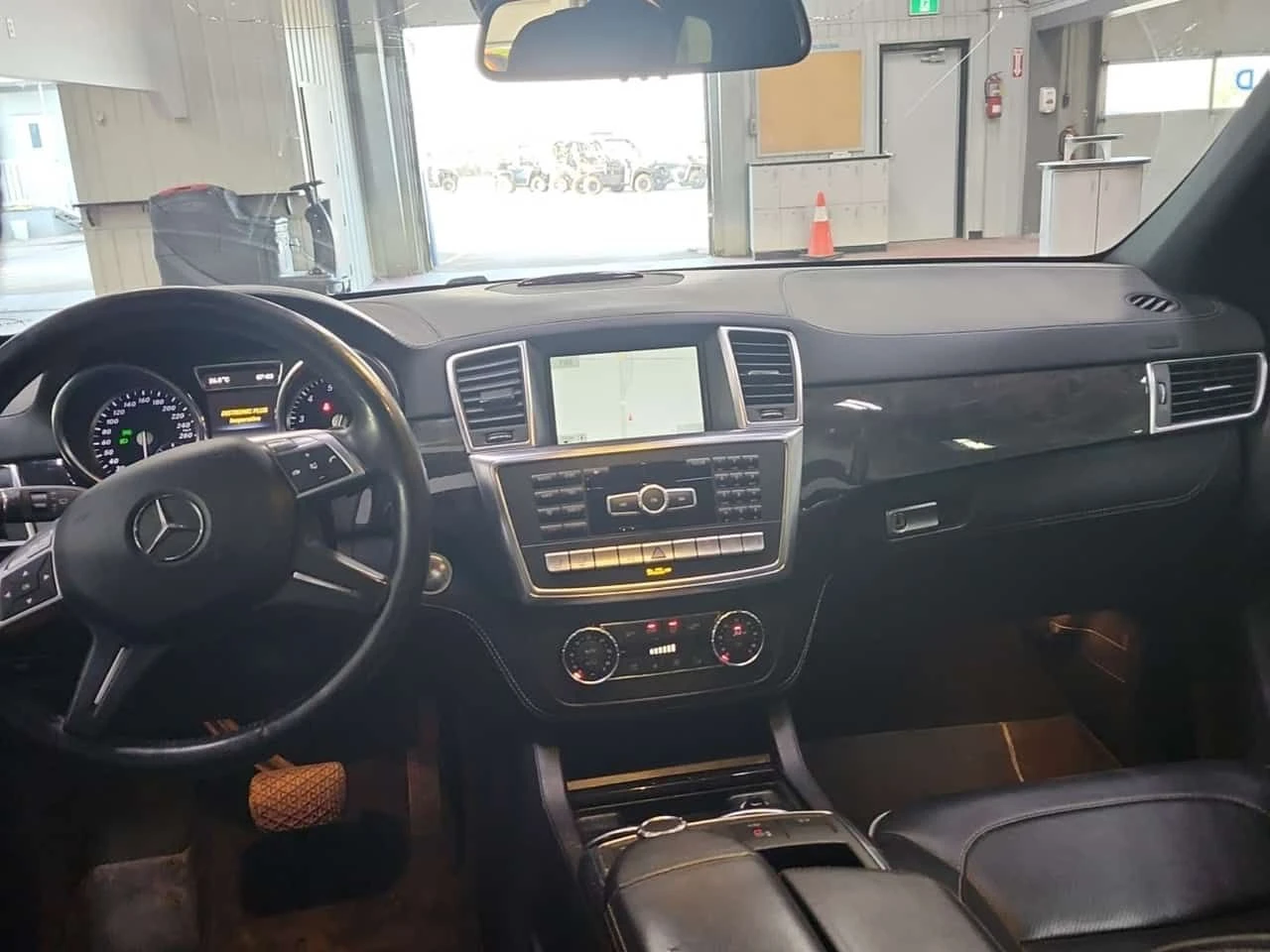 Mercedes-Benz GL 550 * ПАНОРАМА* 360 КАМЕРА* ДВА КЛЮЧА* , снимка 9 - Автомобили и джипове - 54762308