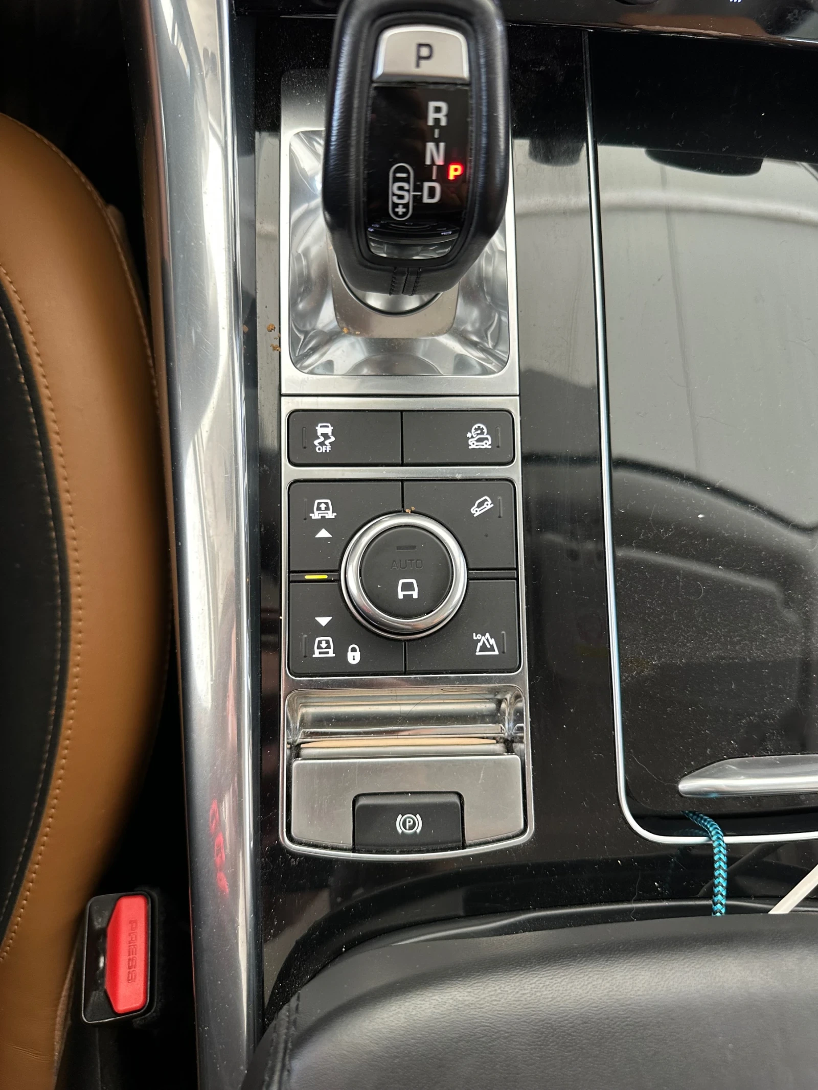 Land Rover Range Rover Sport Първи собственик, Закупена от представителството , снимка 12 - Автомобили и джипове - 55876409
