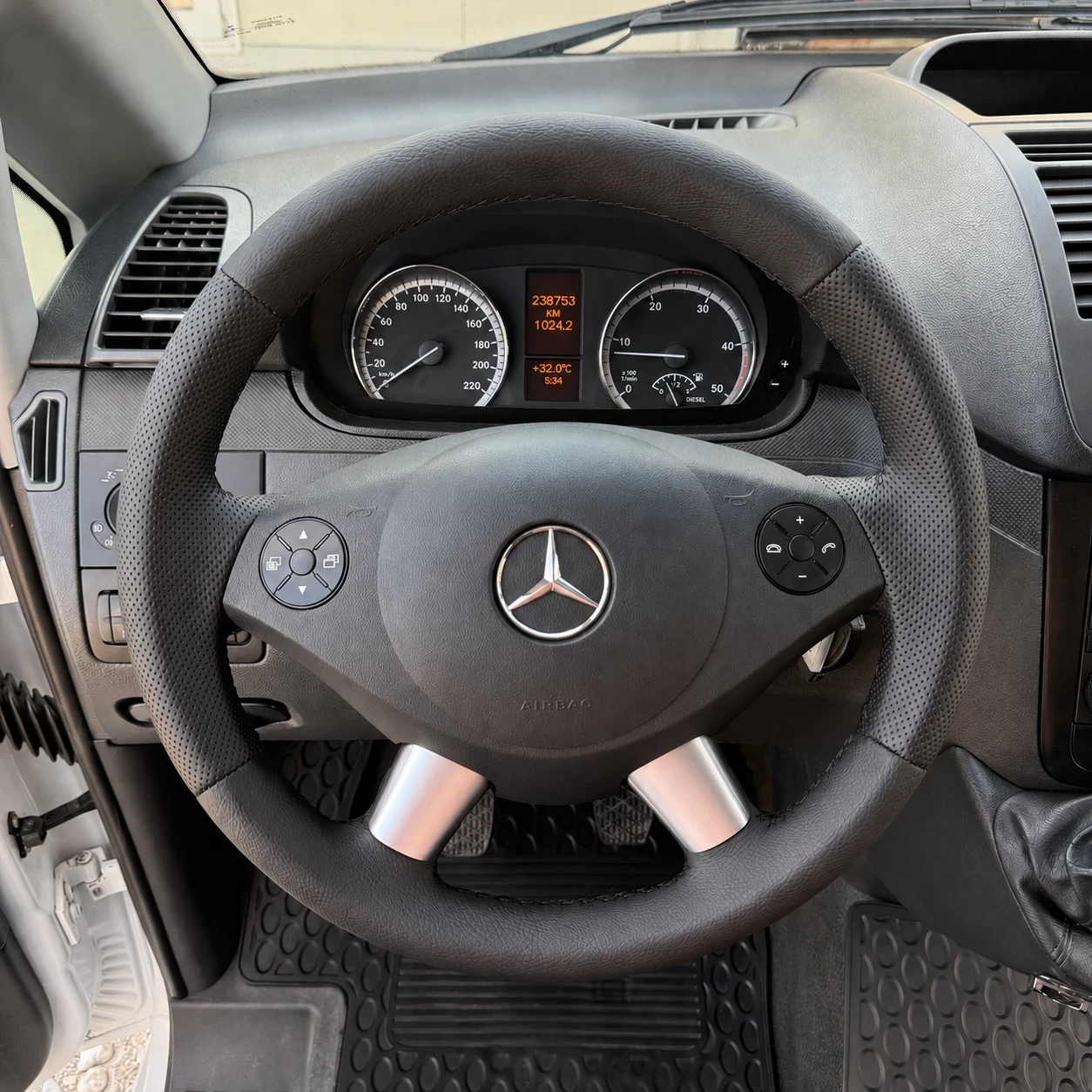 Mercedes-Benz Vito 113CDi-Клима-9местен-МАXii, снимка 14 - Бусове и автобуси - 55467024