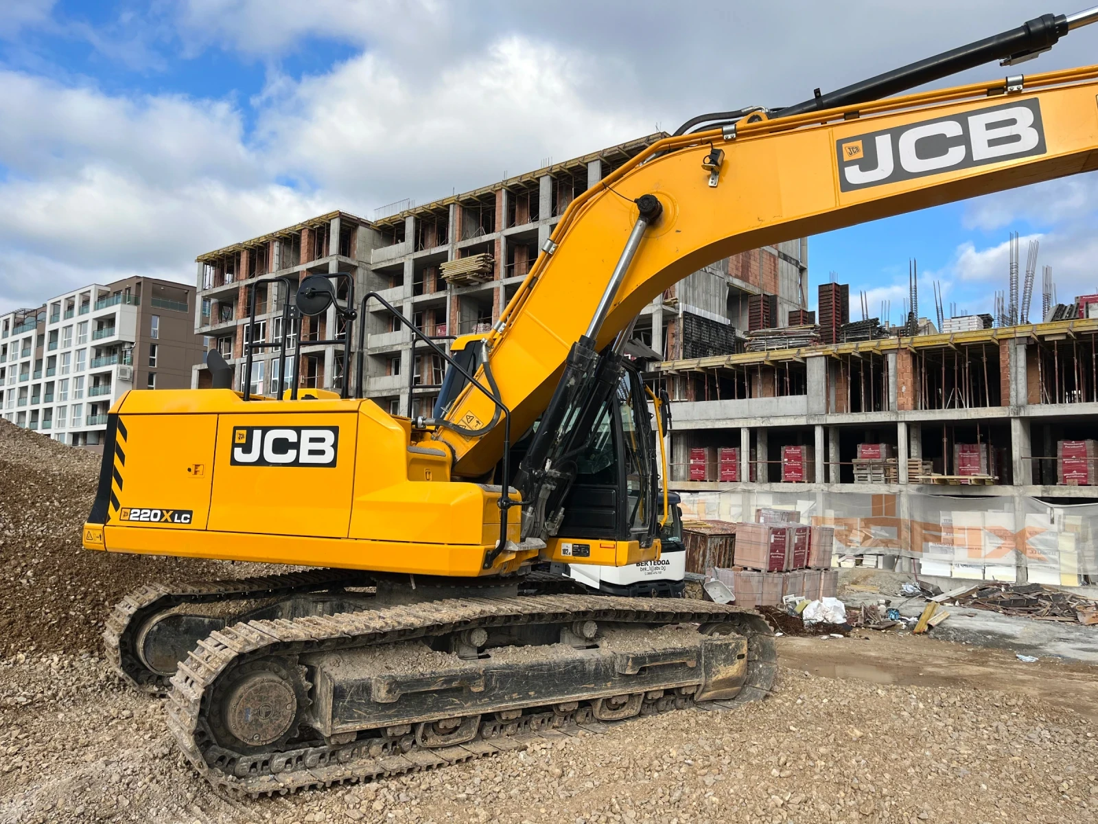 Багер JCB 220X LC - изображение 3