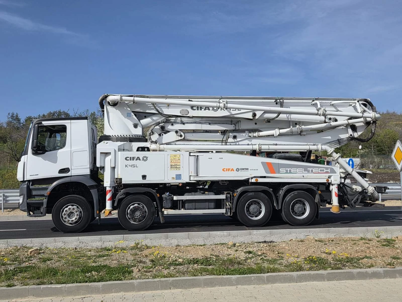 Бетон помпа Mercedes-Benz Arocs / 45meters, снимка 4 - Индустриална техника - 54183283