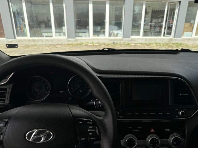 Hyundai Elantra, снимка 8 - Автомобили и джипове - 47698053