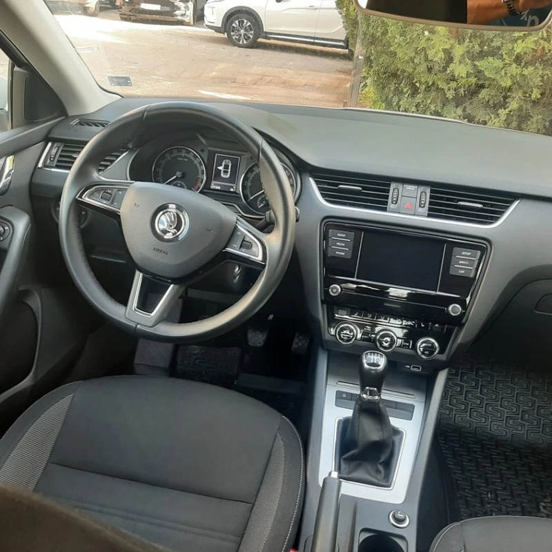 Skoda Octavia 1.6TDI, снимка 10 - Автомобили и джипове - 46584751