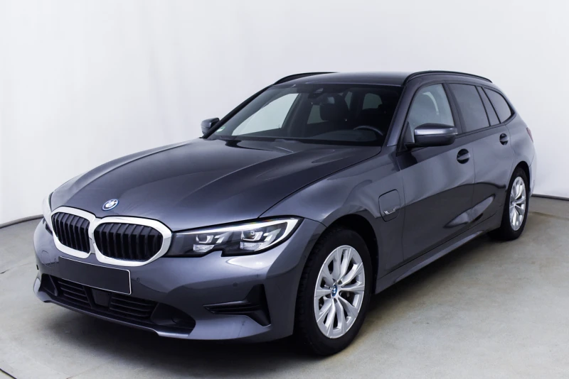 BMW 330 e В Гаранция до 2028, снимка 1 - Автомобили и джипове - 47960146