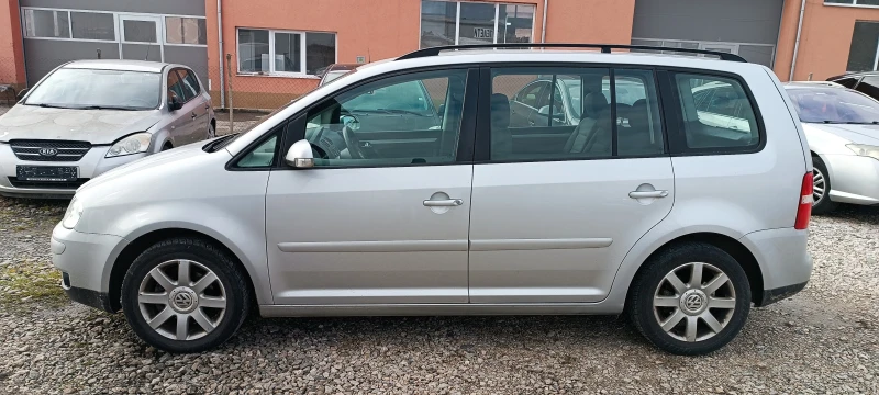 VW Touran 1.6i, снимка 7 - Автомобили и джипове - 48214556