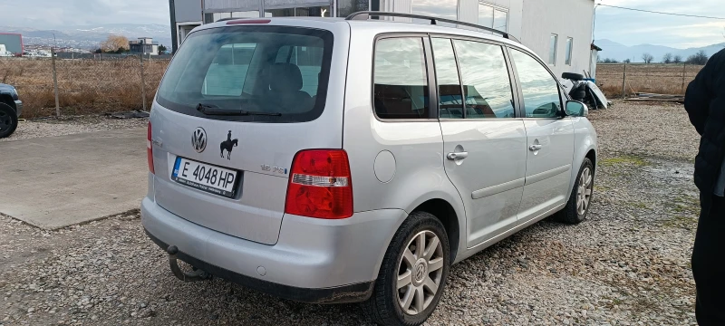 VW Touran 1.6i, снимка 4 - Автомобили и джипове - 48214556