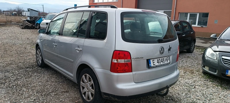 VW Touran 1.6i, снимка 5 - Автомобили и джипове - 48214556