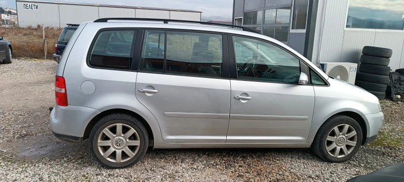 VW Touran 1.6i, снимка 8 - Автомобили и джипове - 48214556