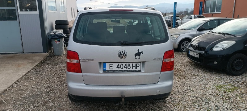 VW Touran 1.6i, снимка 6 - Автомобили и джипове - 48214556