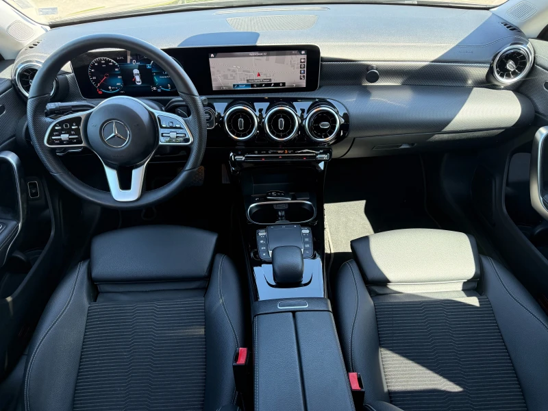 Mercedes-Benz CLA 180, снимка 7 - Автомобили и джипове - 51724306