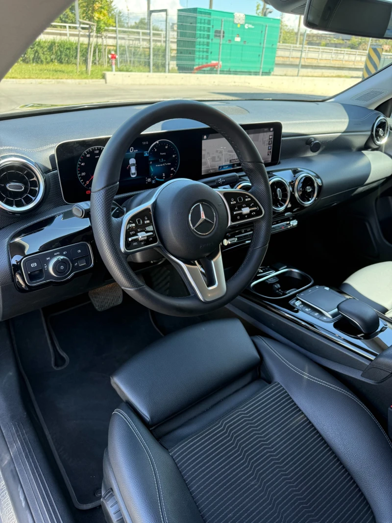 Mercedes-Benz CLA 180, снимка 10 - Автомобили и джипове - 51724306