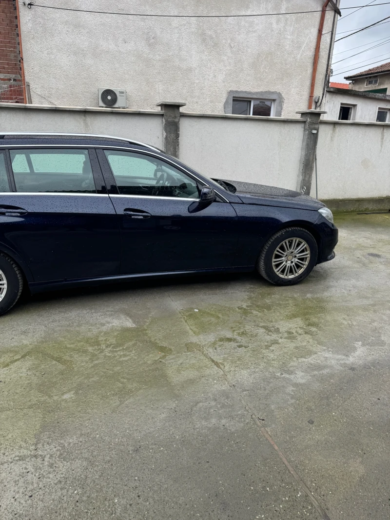 Mercedes-Benz E 220, снимка 2 - Автомобили и джипове - 52380043