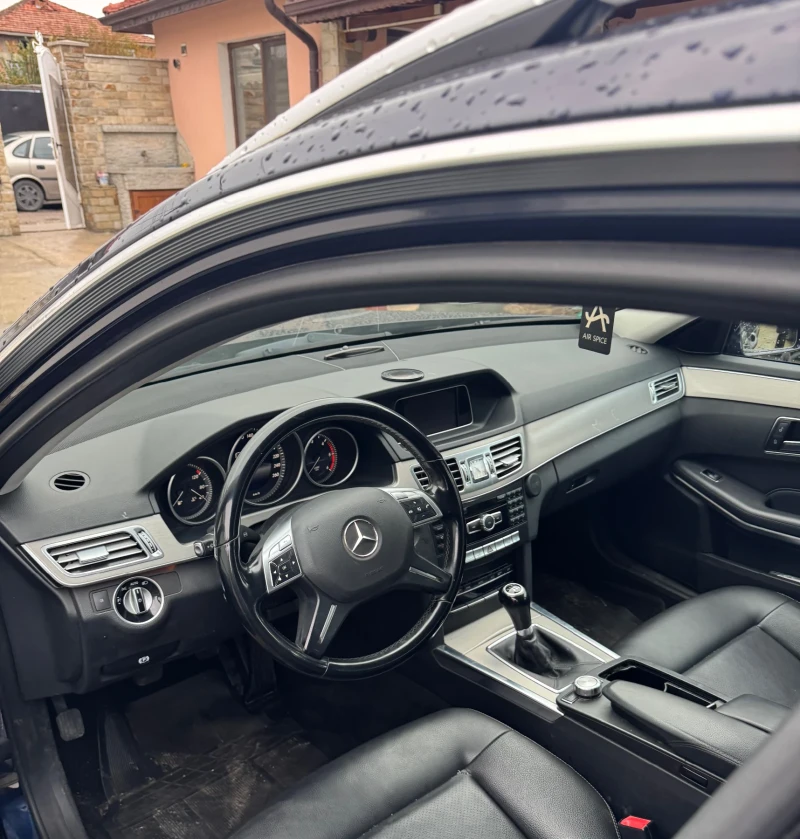 Mercedes-Benz E 220, снимка 8 - Автомобили и джипове - 52380043