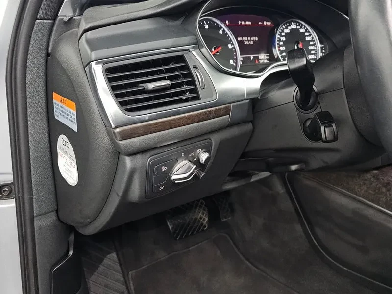 Audi A6 2.0 TDI, снимка 13 - Автомобили и джипове - 54147909