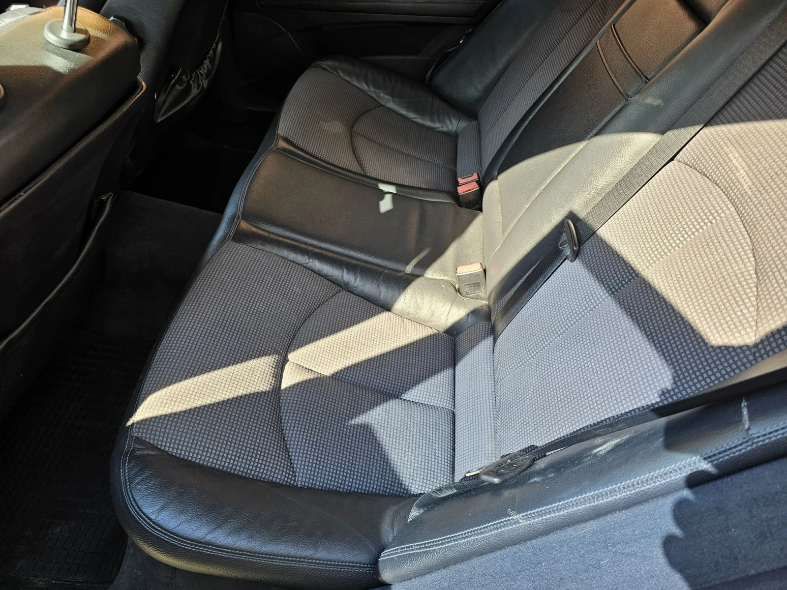 Mercedes-Benz E 320, снимка 10 - Автомобили и джипове - 54422824