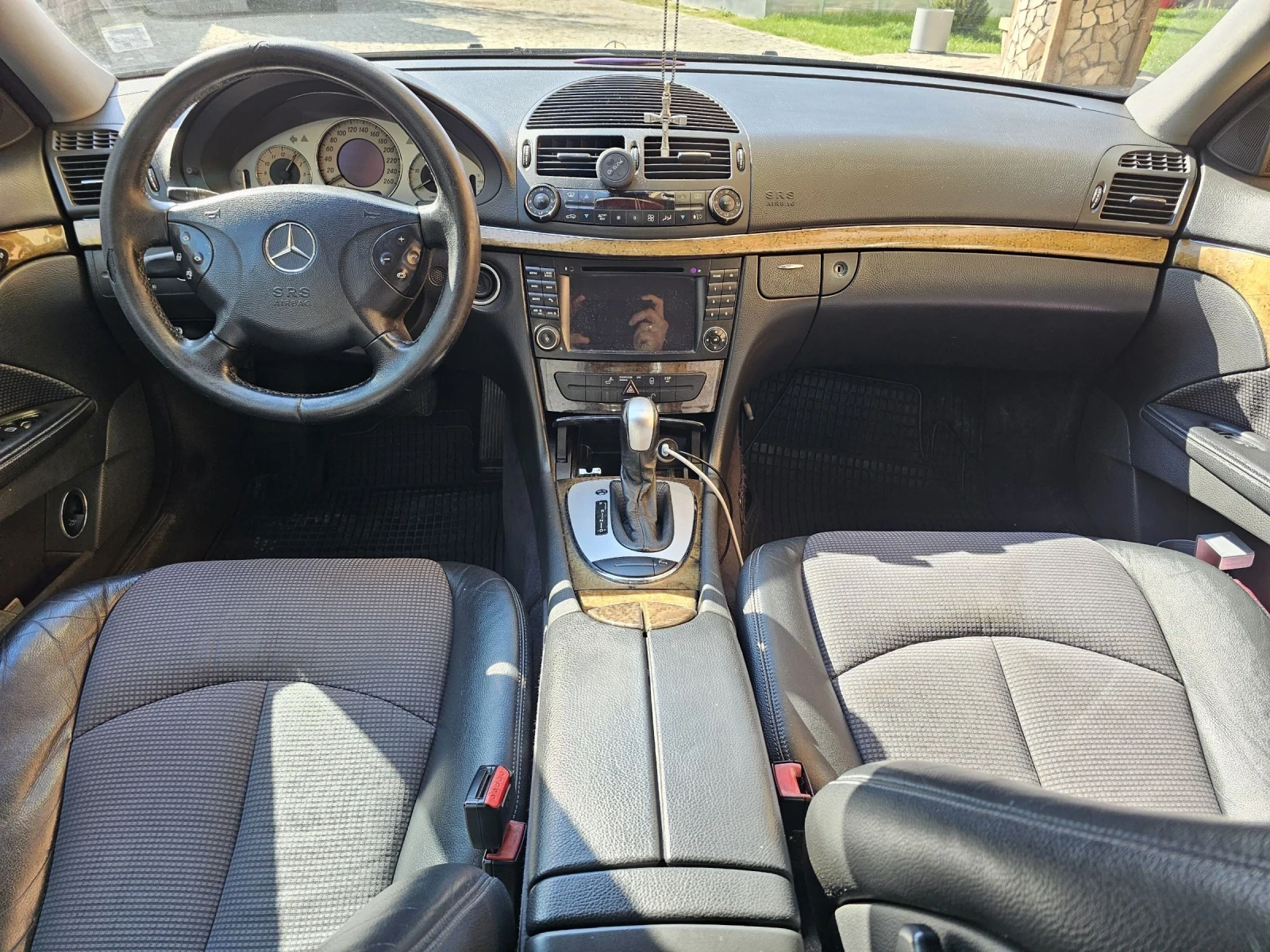 Mercedes-Benz E 320, снимка 9 - Автомобили и джипове - 54422824