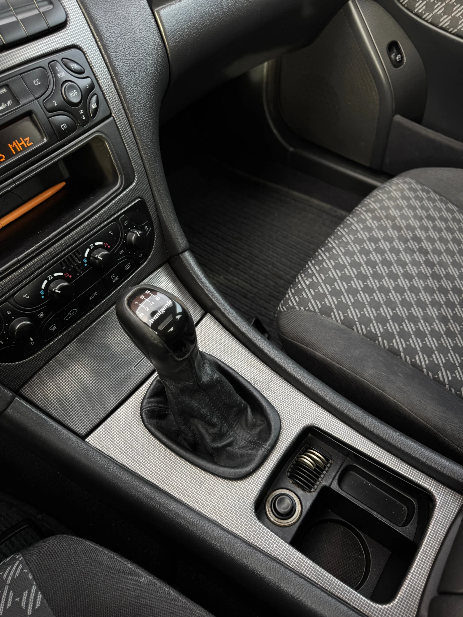 Mercedes-Benz C 200 Kompressor, снимка 11 - Автомобили и джипове - 54947833