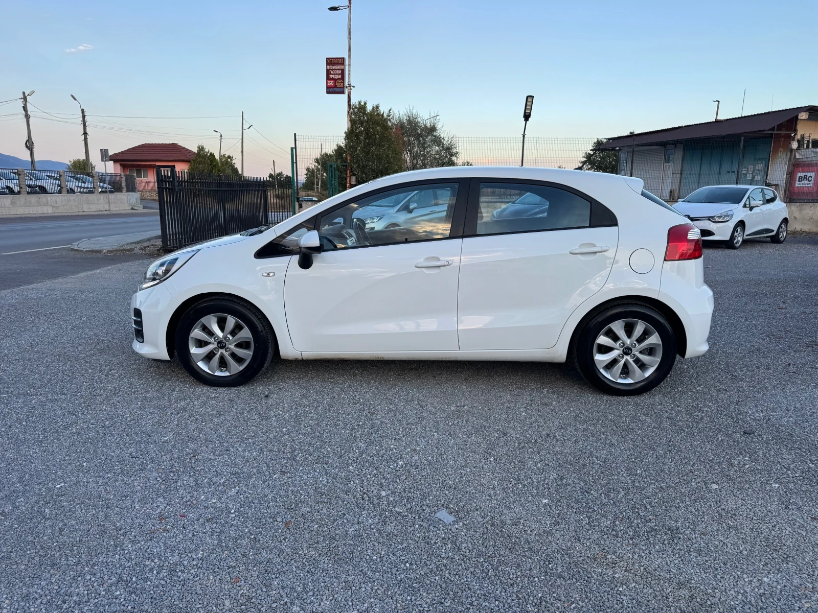 Kia Rio 1.25i Facelift!! Euro 6!! , снимка 4 - Автомобили и джипове - 56011350