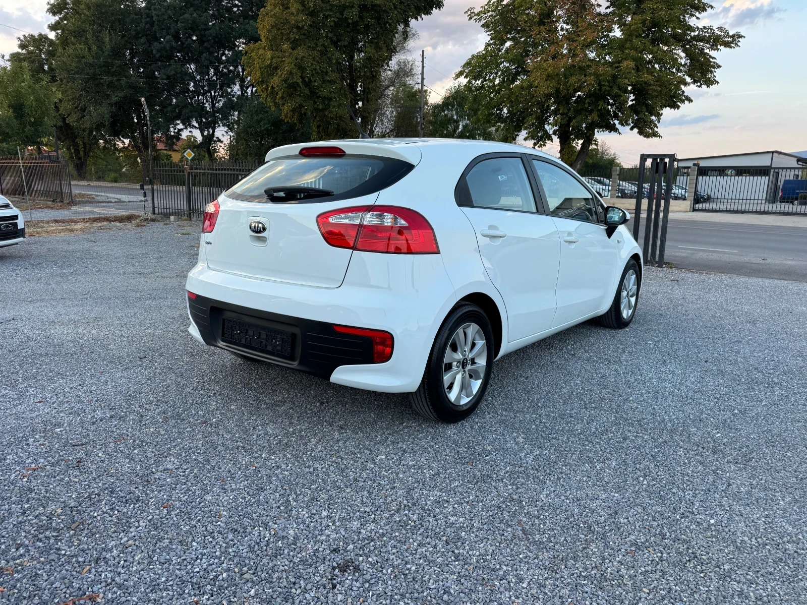 Kia Rio 1.25i Facelift!! Euro 6!! , снимка 7 - Автомобили и джипове - 56011350