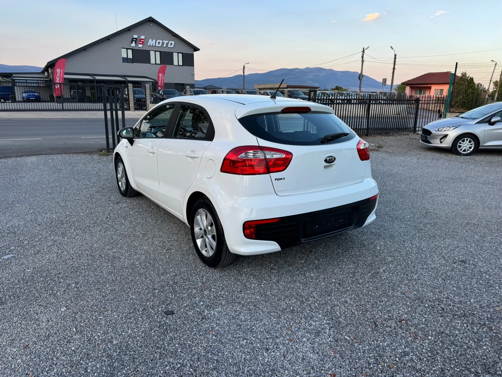 Kia Rio 1.25i Facelift!! Euro 6!! , снимка 5 - Автомобили и джипове - 56011350