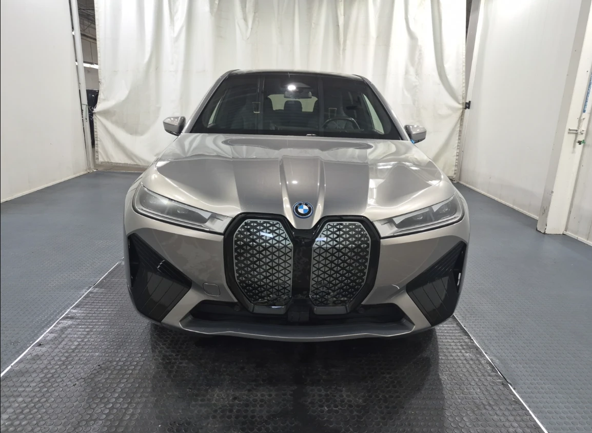 BMW iX 40* xDrive* ACC* H&K* Hyper* 360VIEW* Soft* ОБДУХ, снимка 6 - Автомобили и джипове - 56127089