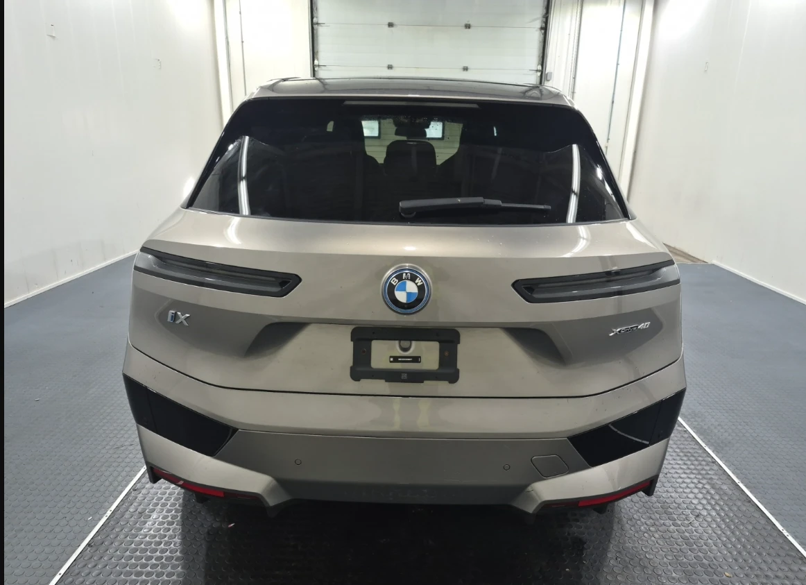 BMW iX 40* xDrive* ACC* H&K* Hyper* 360VIEW* Soft* ОБДУХ, снимка 4 - Автомобили и джипове - 56127089