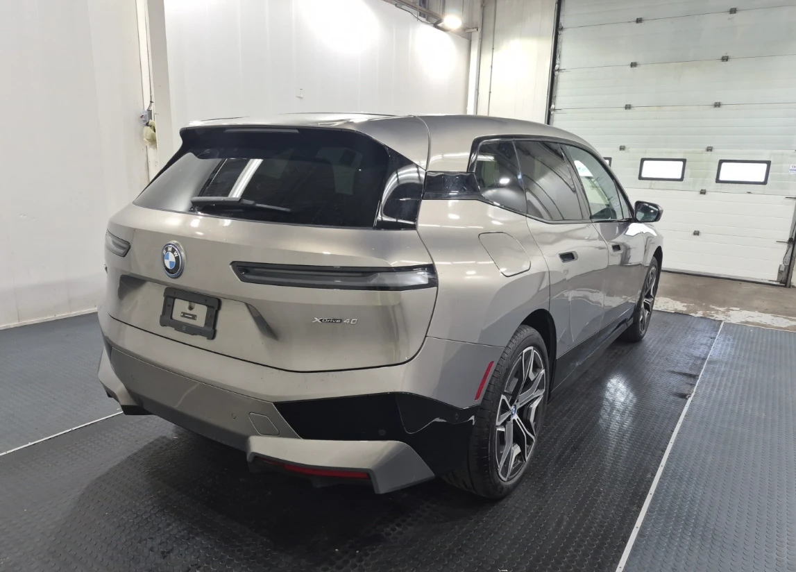 BMW iX 40* xDrive* ACC* H&K* Hyper* 360VIEW* Soft* ОБДУХ, снимка 3 - Автомобили и джипове - 56127089