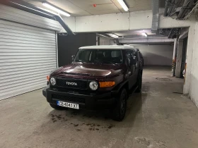 Toyota Fj cruiser 4.0 4х4 V6 Automatic, LPG, А-Trac, Блокаж, Камера, снимка 2