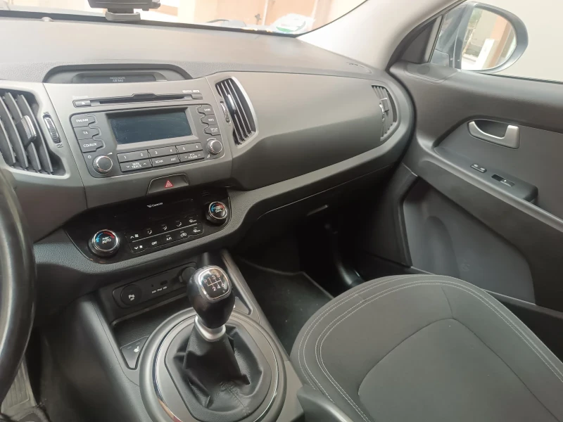 Kia Sportage, снимка 16 - Автомобили и джипове - 49516395