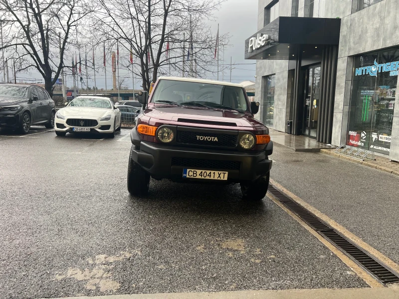 Toyota Fj cruiser 4.0 4х4 V6 Automatic, LPG, А-Trac, Блокаж, Камера, снимка 4 - Автомобили и джипове - 53487037