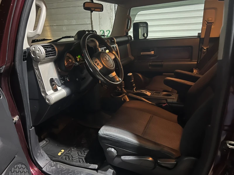 Toyota Fj cruiser 4.0 4х4 V6 Automatic, LPG, А-Trac, Блокаж, Камера, снимка 12 - Автомобили и джипове - 53487037