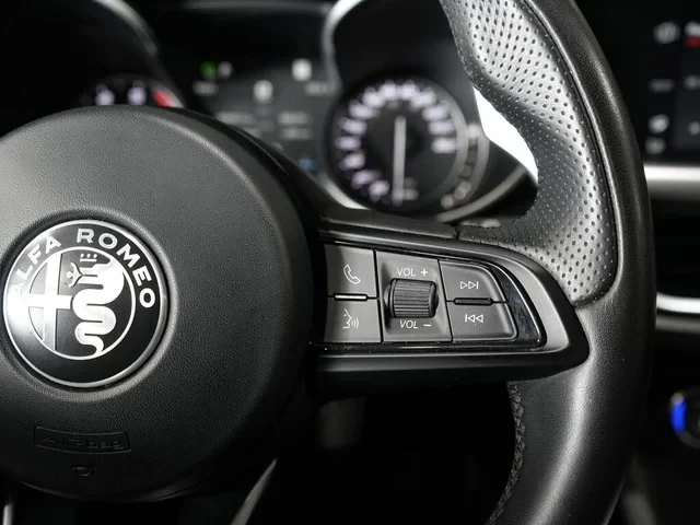 Alfa Romeo Stelvio Veloce AWD* модиАвтоКредит* (ЦЕНА ДО БГ), снимка 13 - Автомобили и джипове - 53375331