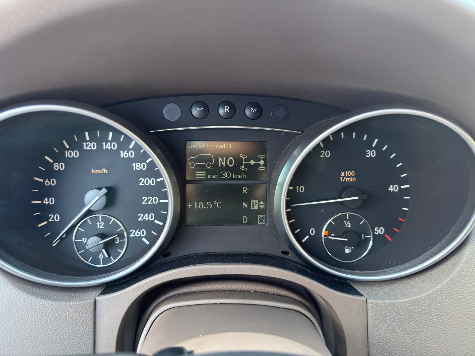 Mercedes-Benz ML 320 Офроуд-пакет* бавни* блокажи* Италия* , снимка 13 - Автомобили и джипове - 54128082