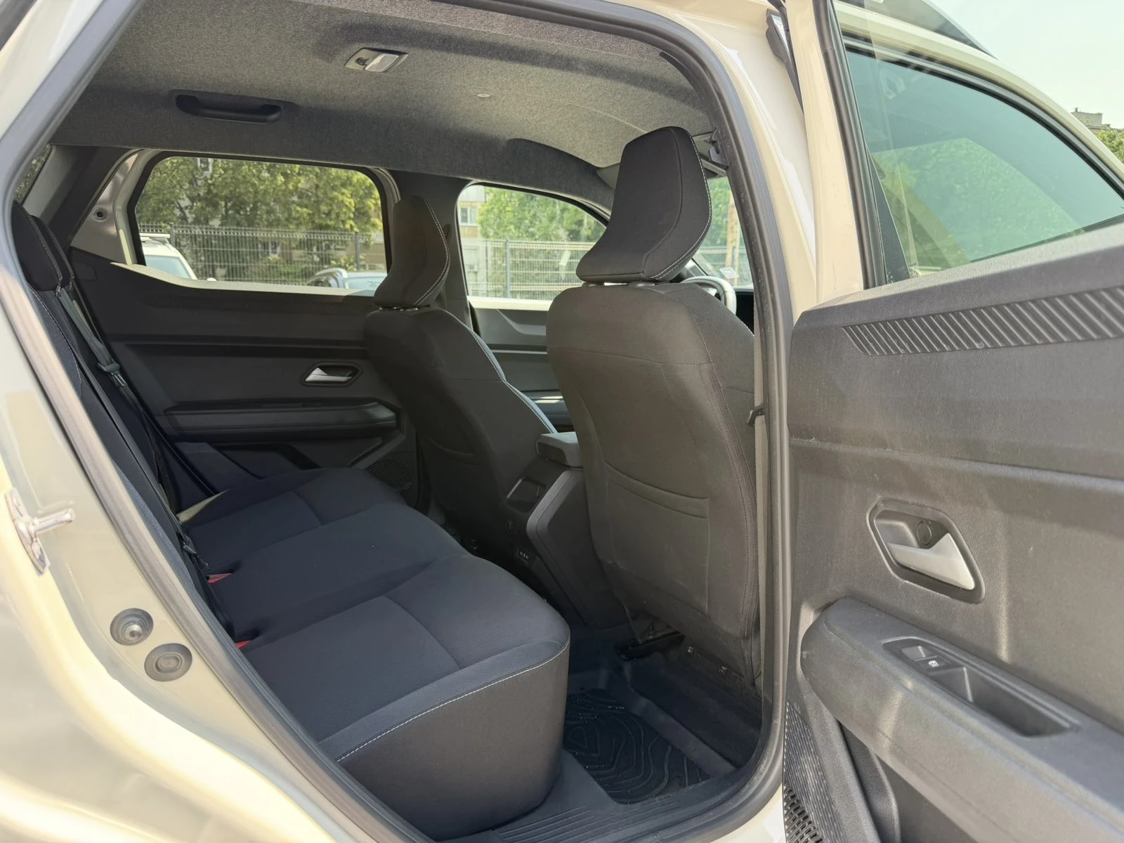 Dacia Duster 1.2TCe/130k.c./4x4 | Mobile.bg � ����������� 9