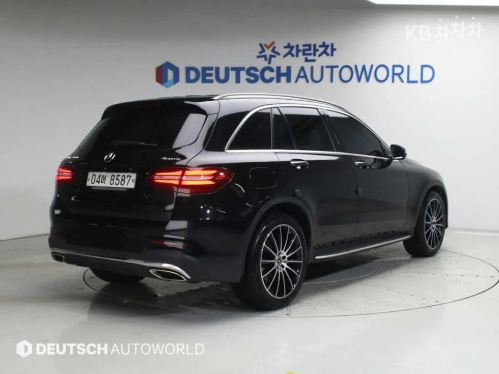 Mercedes-Benz GLC 300 4MATIC AMG LINE HEAD UP PANORAMA CAMERA BURMESTER, снимка 2 - Автомобили и джипове - 55455557
