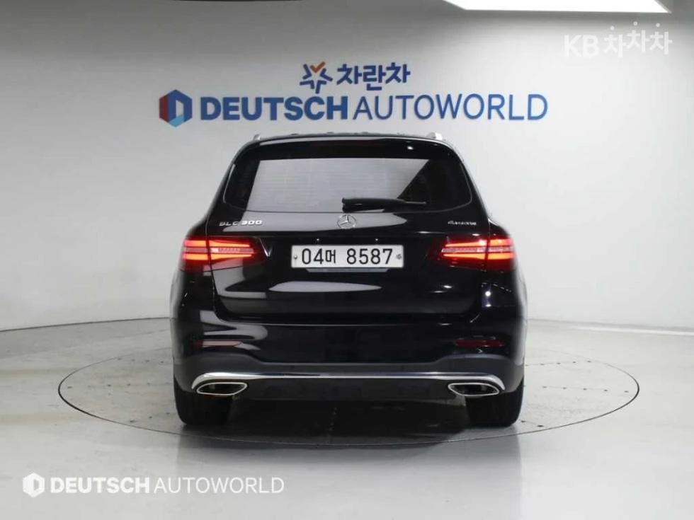 Mercedes-Benz GLC 300 4MATIC AMG LINE HEAD UP PANORAMA CAMERA BURMESTER, снимка 4 - Автомобили и джипове - 55455557