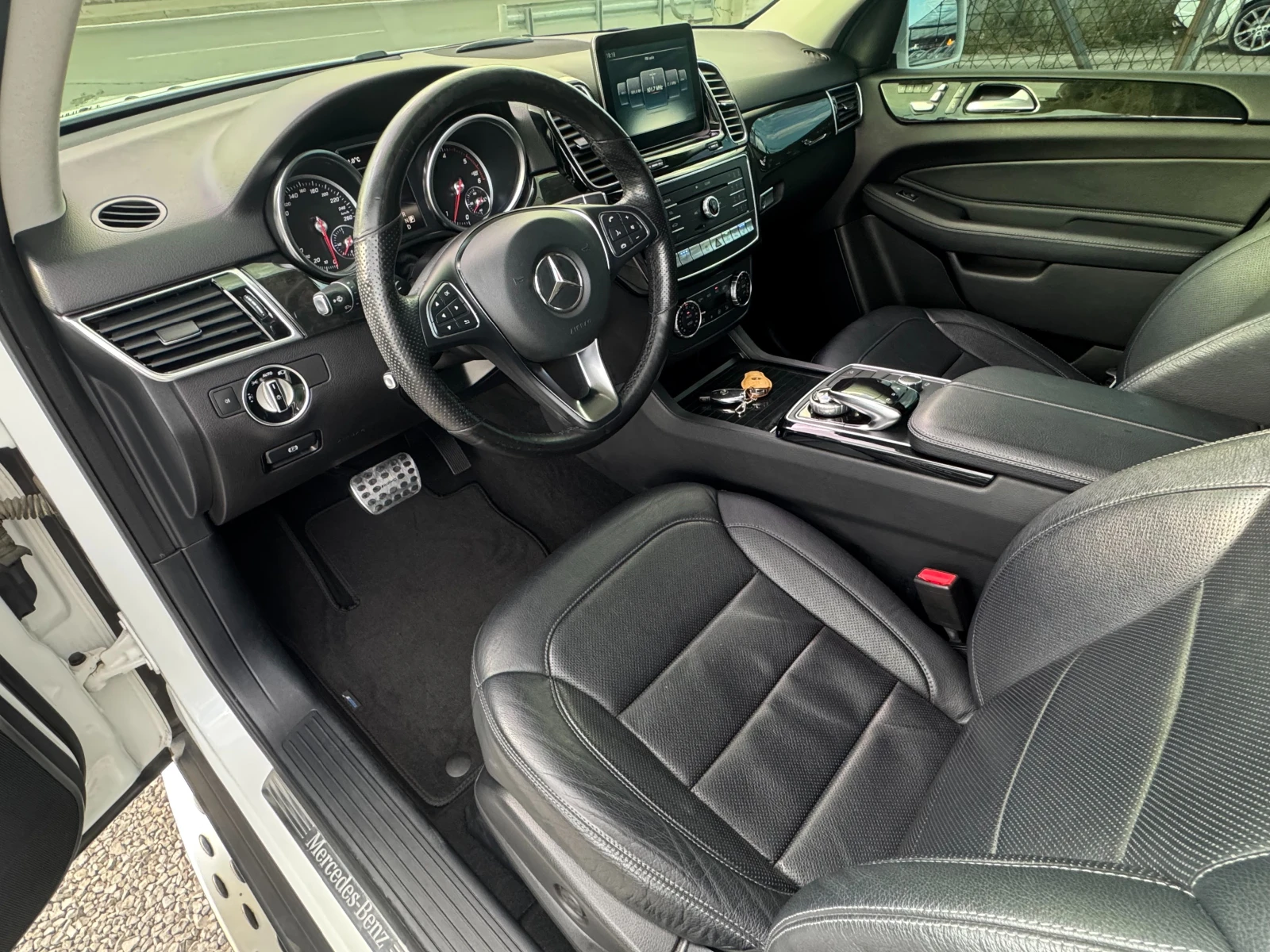 Mercedes-Benz GLE 350 d 4 Matic ! AMG Line !, снимка 8 - Автомобили и джипове - 55990103