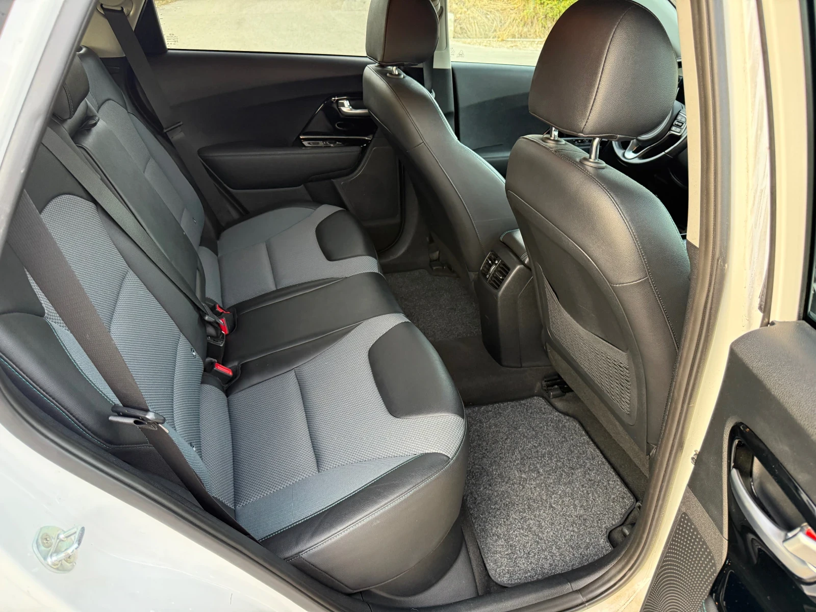 Kia Niro, снимка 9 - Автомобили и джипове - 56604042