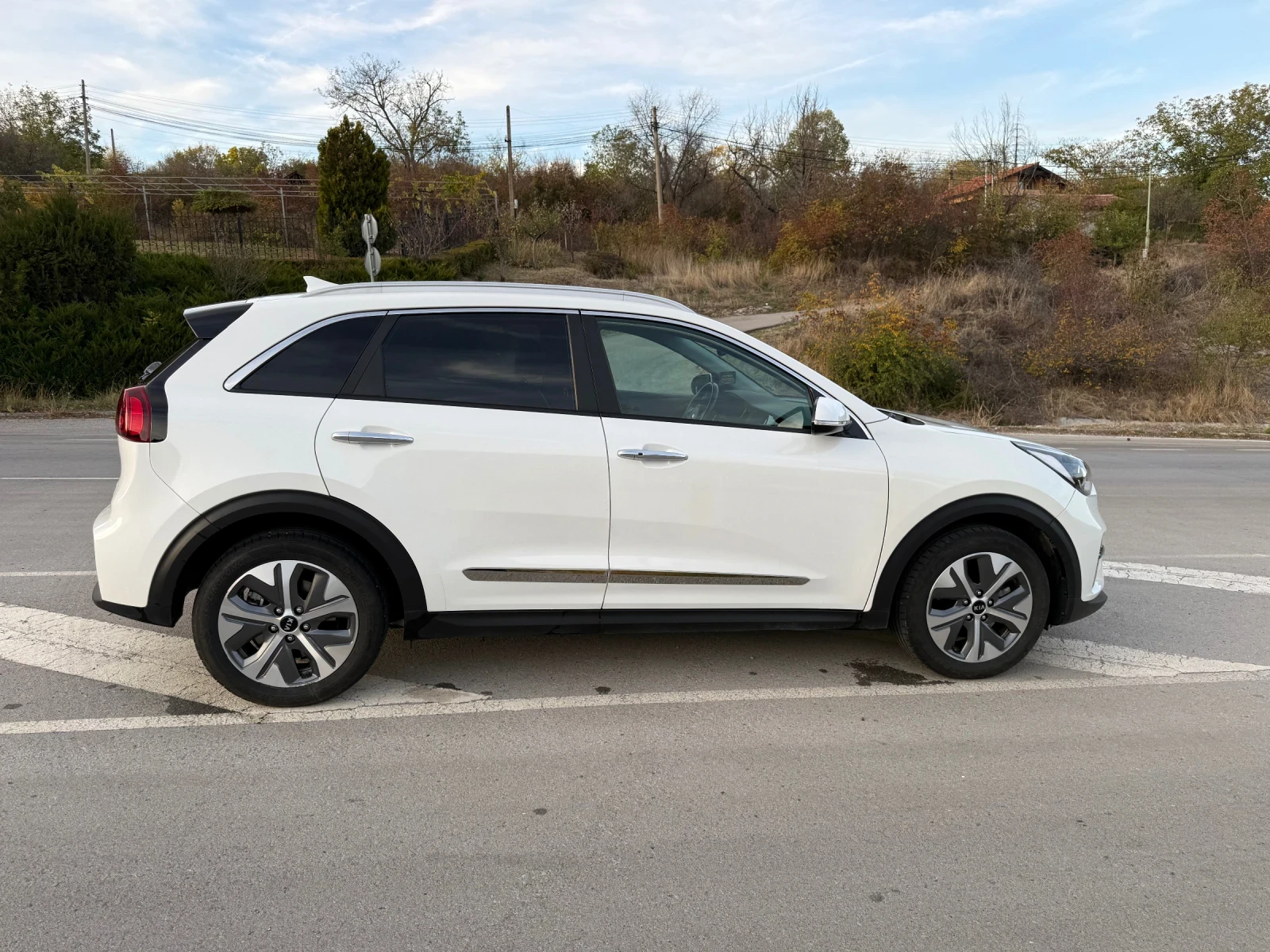 Kia Niro, снимка 3 - Автомобили и джипове - 56604042