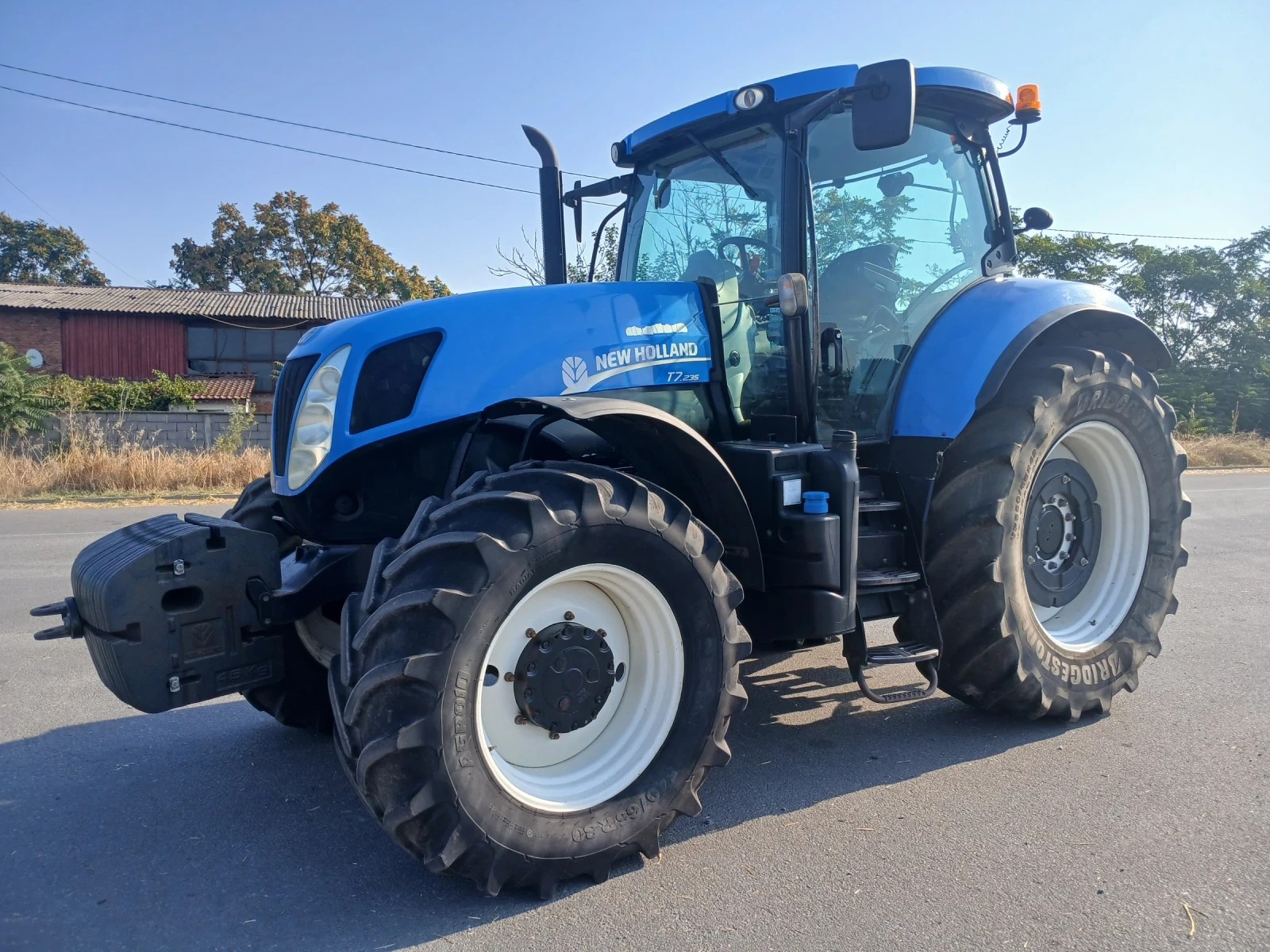 Трактор New Holland Т7.235