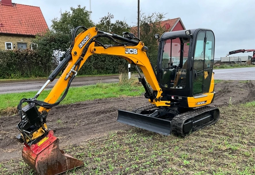 Багер JCB 8026CTS