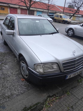 Mercedes-Benz C 180, снимка 1 - Автомобили и джипове - 45730755
