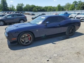     Dodge Challenger 6.2L 8 Rear-wheel drive