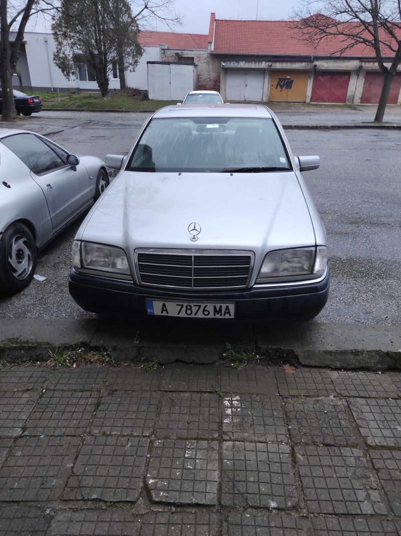 Mercedes-Benz C 180, снимка 2 - Автомобили и джипове - 46309475