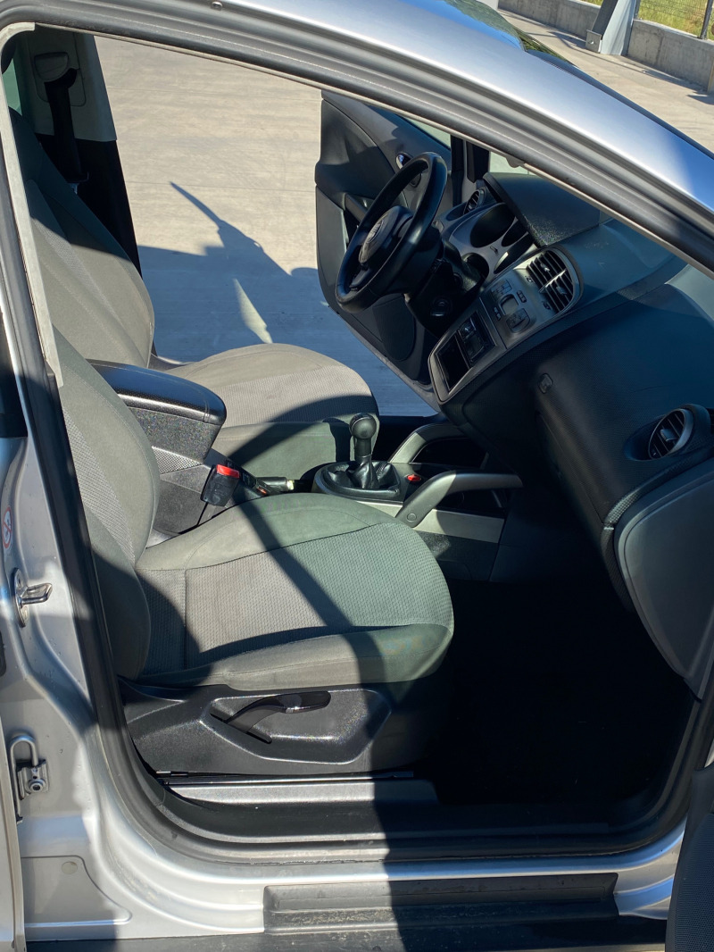 Seat Altea 1.9 TDI 105кс нов внос! Гражданска преглед и Тол, снимка 8 - Автомобили и джипове - 46088042