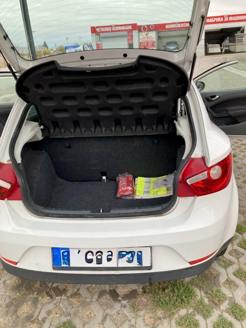 Seat Ibiza, снимка 6 - Автомобили и джипове - 47868130