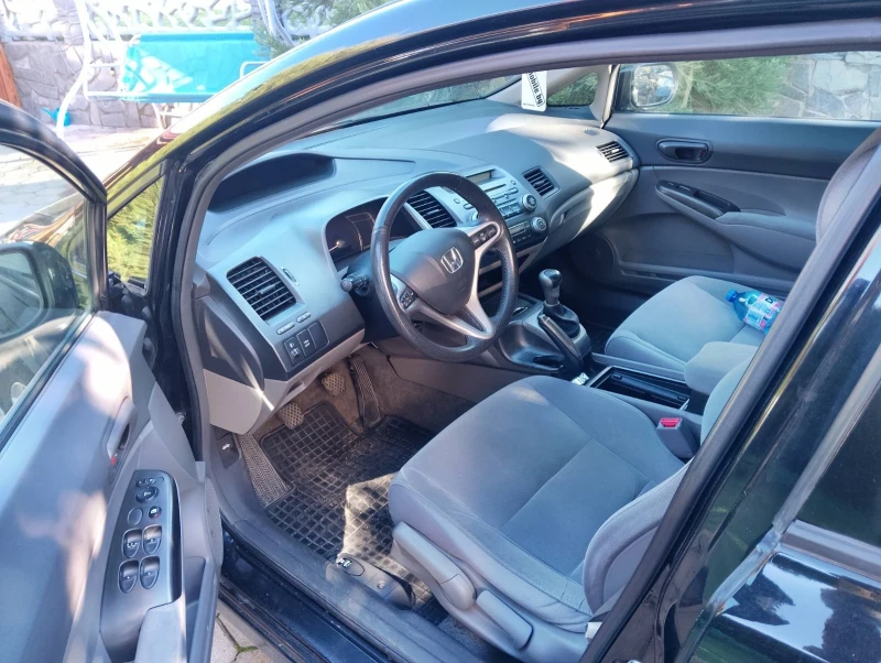 Honda Civic 1.8 Седан, снимка 7 - Автомобили и джипове - 48248430